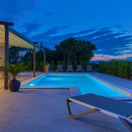 Holiday Home Elegant Vrh  エクステリア 写真