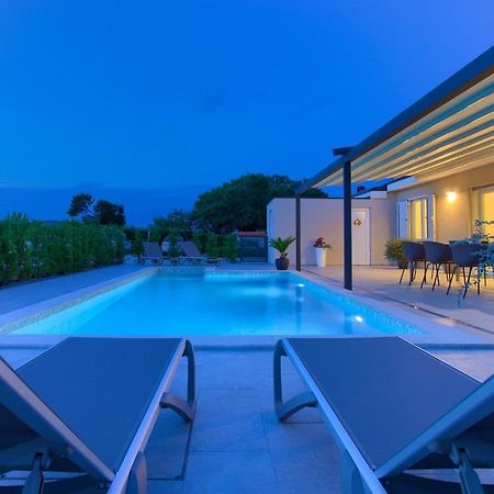 Holiday Home Elegant Vrh  エクステリア 写真