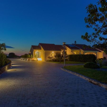 Holiday Home Elegant Vrh  エクステリア 写真