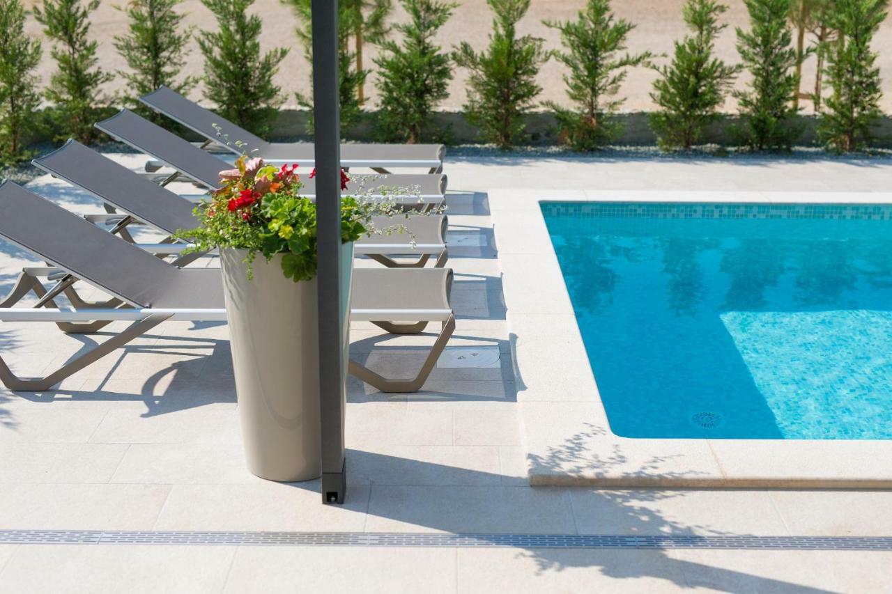 Holiday Home Elegant Vrh  エクステリア 写真