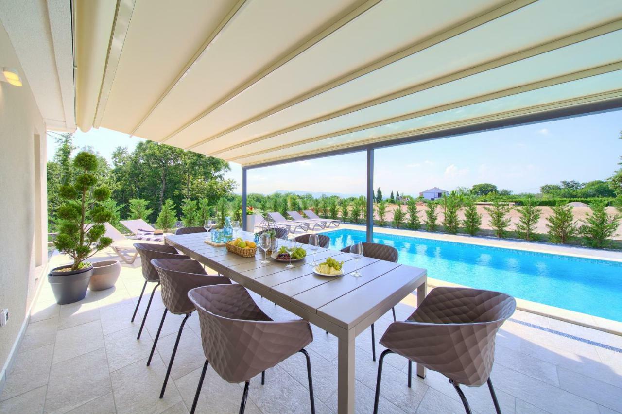 Holiday Home Elegant Vrh  エクステリア 写真