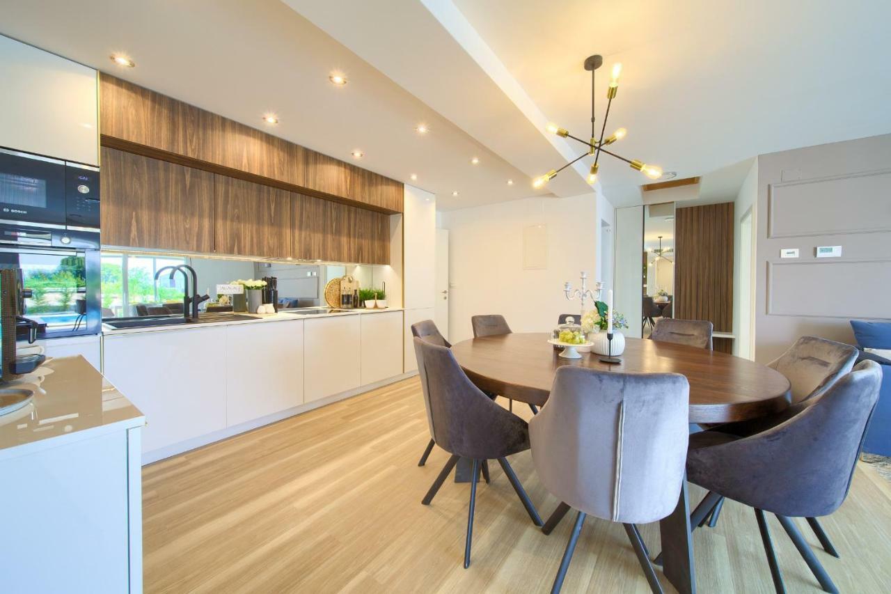 Holiday Home Elegant Vrh  エクステリア 写真