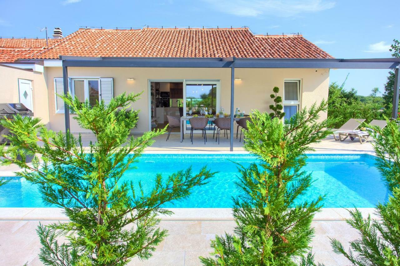 Holiday Home Elegant Vrh  エクステリア 写真