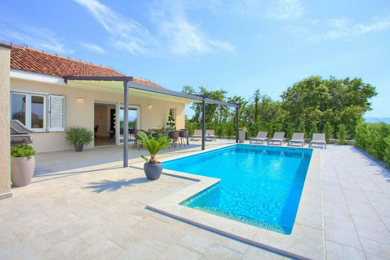 Holiday Home Elegant Vrh  エクステリア 写真