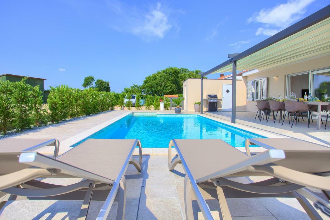 Holiday Home Elegant Vrh  エクステリア 写真
