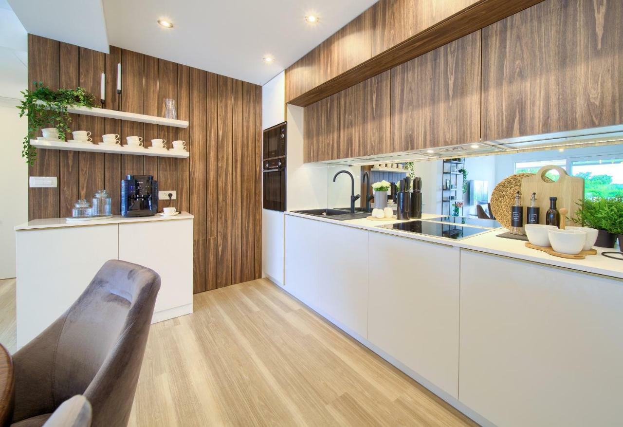 Holiday Home Elegant Vrh  エクステリア 写真