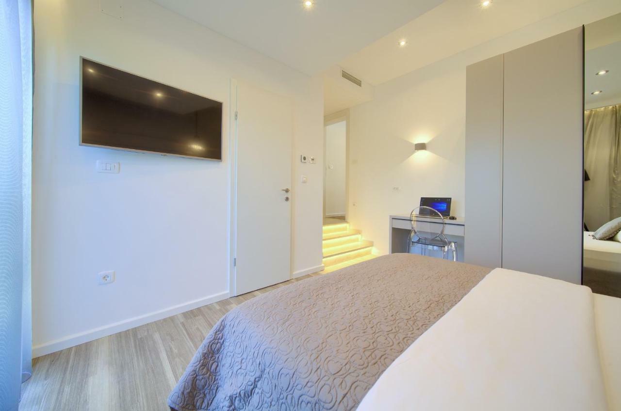 Holiday Home Elegant Vrh  エクステリア 写真