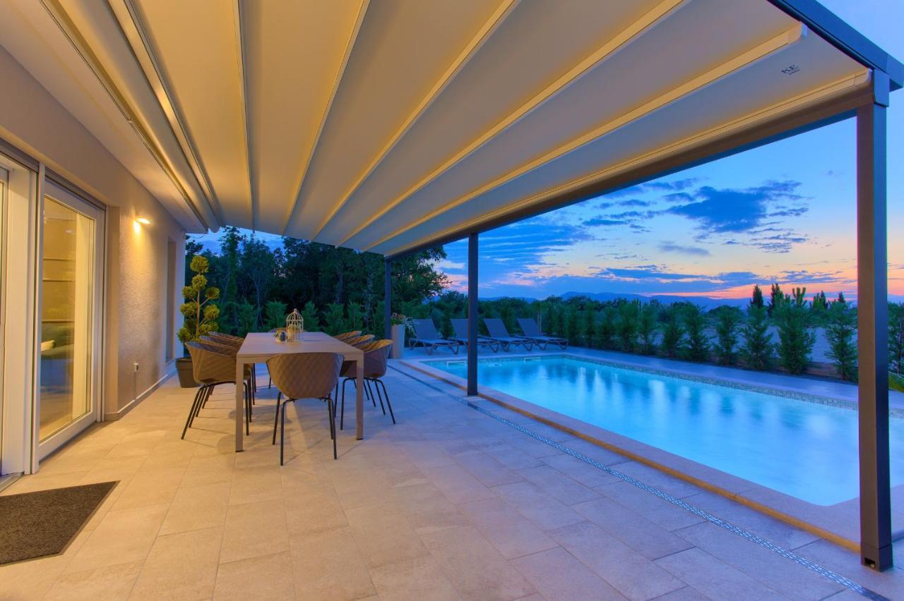 Holiday Home Elegant Vrh  エクステリア 写真