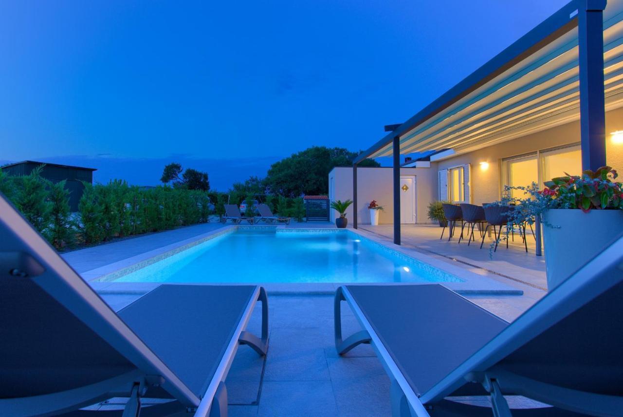 Holiday Home Elegant Vrh  エクステリア 写真