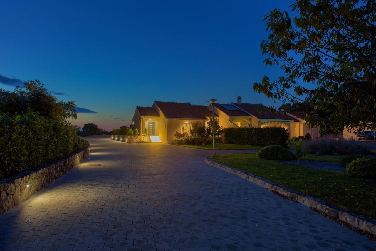 Holiday Home Elegant Vrh  エクステリア 写真