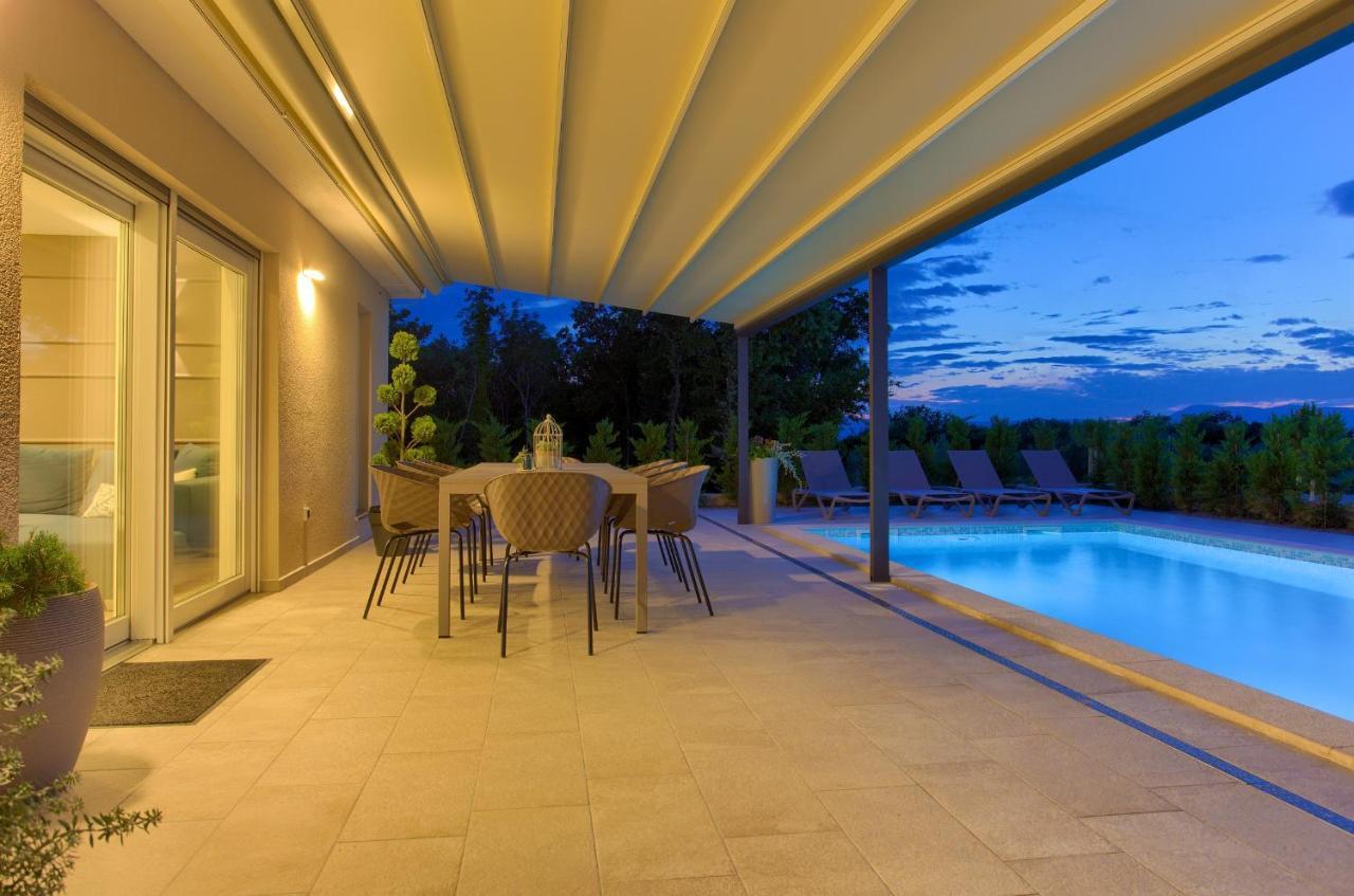 Holiday Home Elegant Vrh  エクステリア 写真